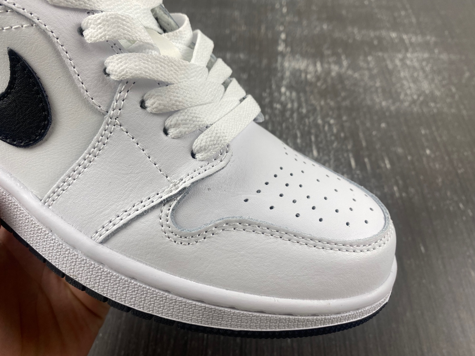 Jordan 1 Low White Black Men
