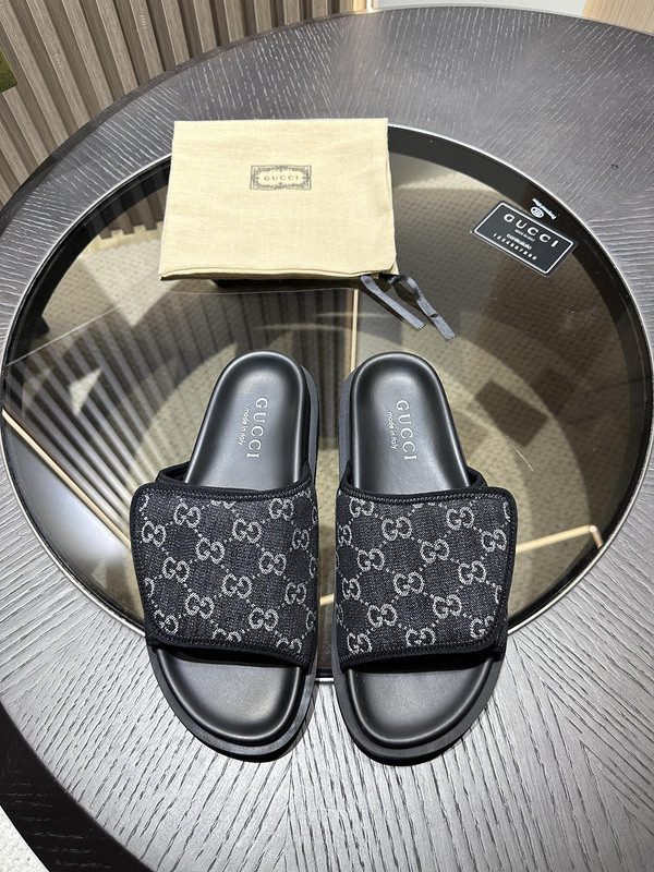 GUC LEATHER SLIDE