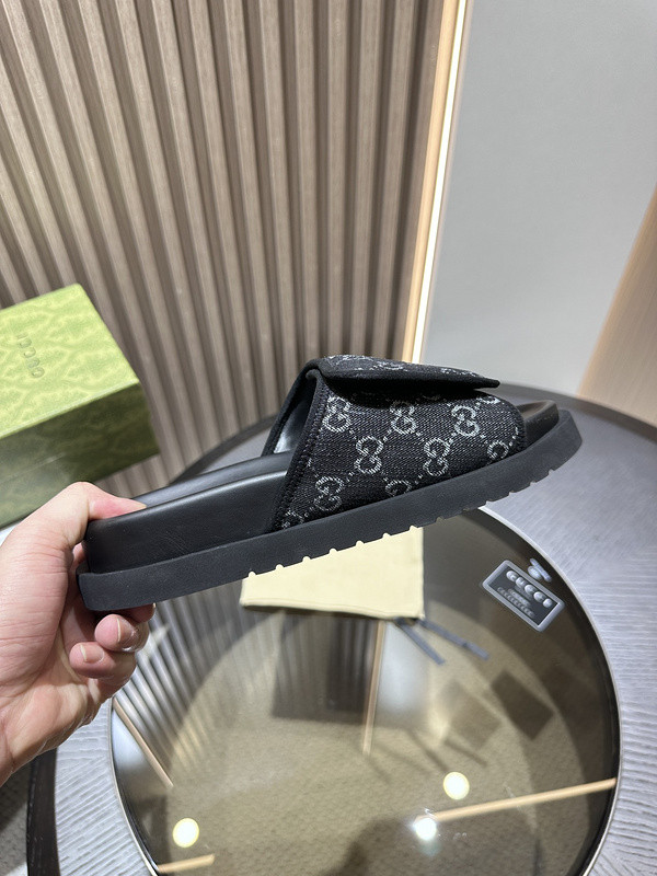 GUC LEATHER SLIDE