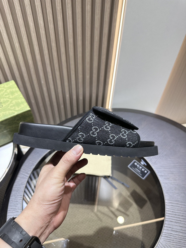 GUC LEATHER SLIDE