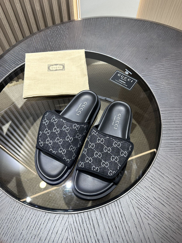 GUC LEATHER SLIDE