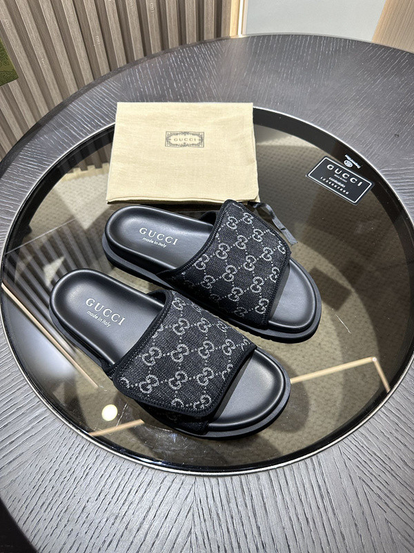 GUC LEATHER SLIDE