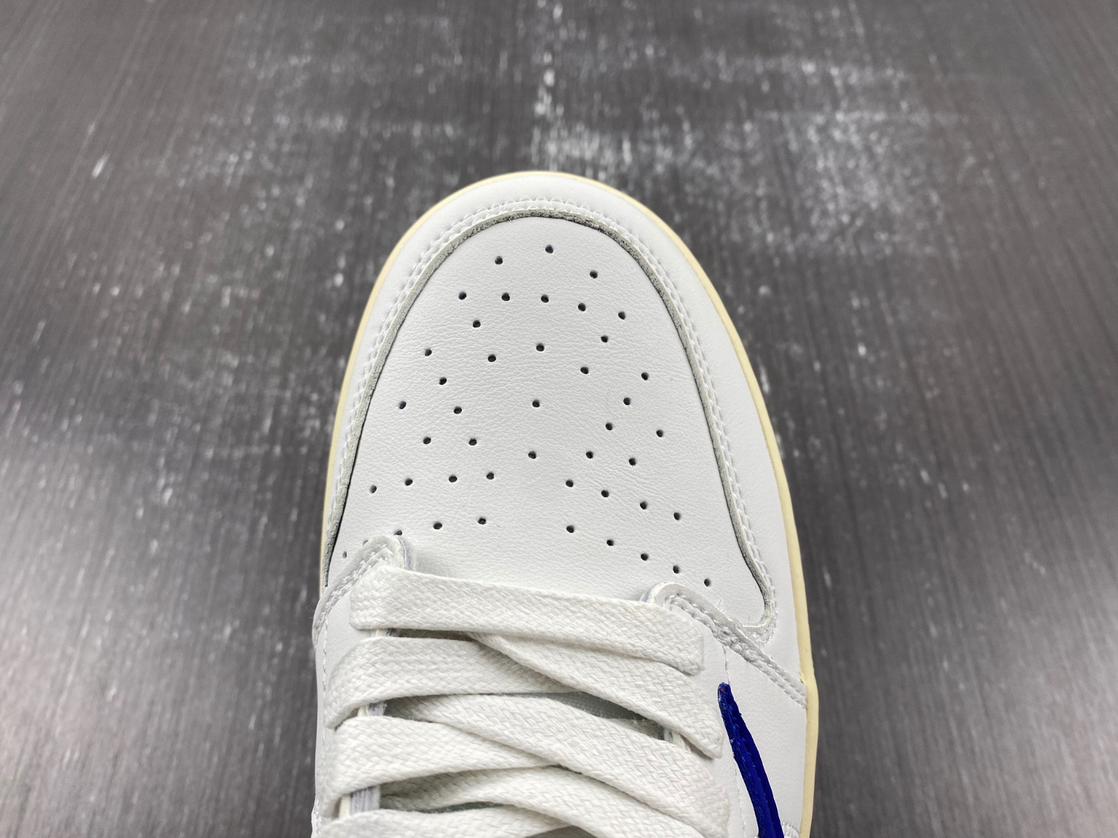 OFF-WHITE x Travis Scott x Air Jordan 1 OW DM7890-111
