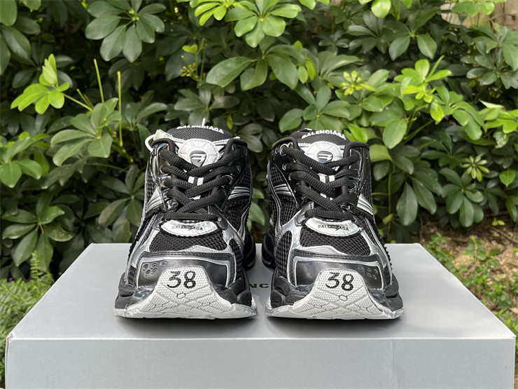 Balenciaga Runner 772767-W3RMU-1100