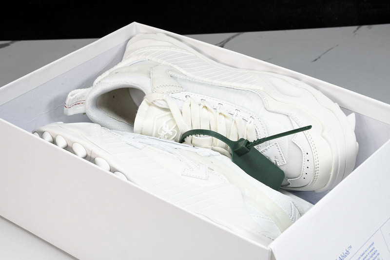 OW C/O ODSY-1000 SPORTS SHOES