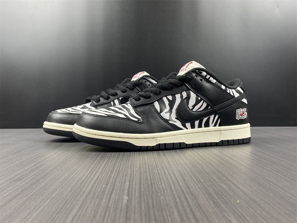 QUARTERSNACKS X NIKE DUNK LOW SB