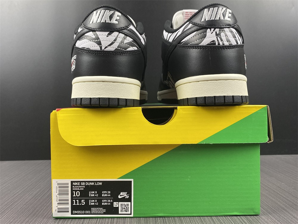 QUARTERSNACKS X NIKE DUNK LOW SB
