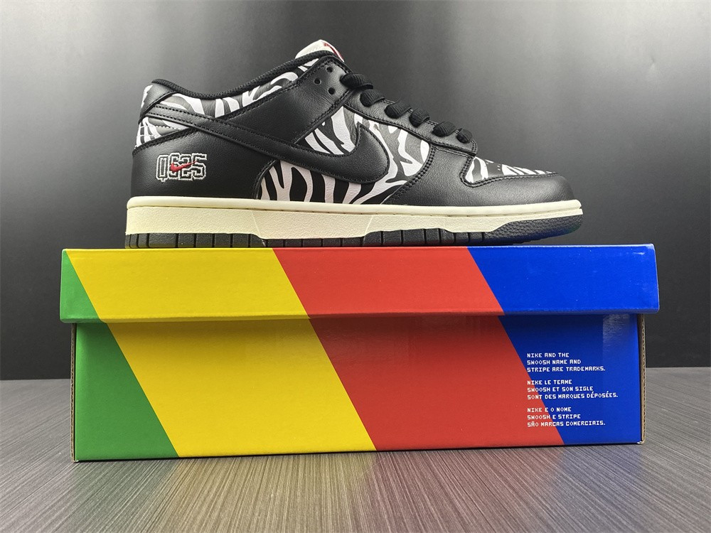 QUARTERSNACKS X NIKE DUNK LOW SB