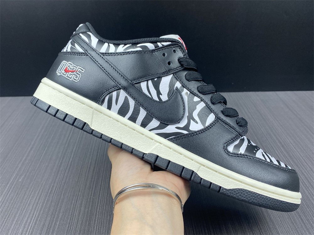 QUARTERSNACKS X NIKE DUNK LOW SB