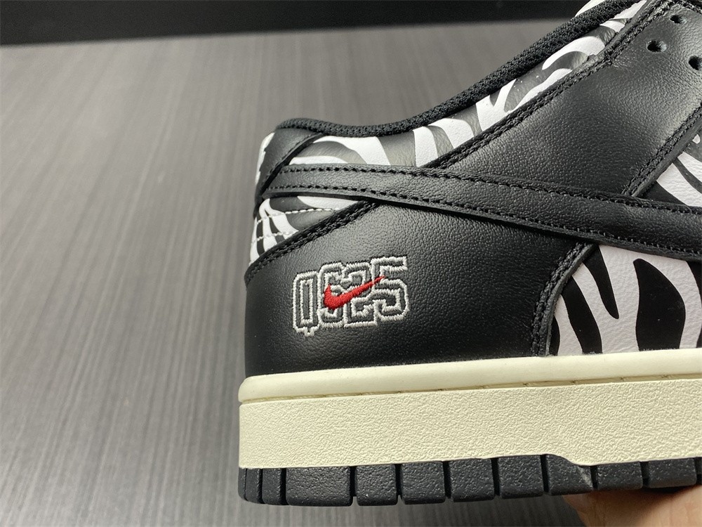 QUARTERSNACKS X NIKE DUNK LOW SB