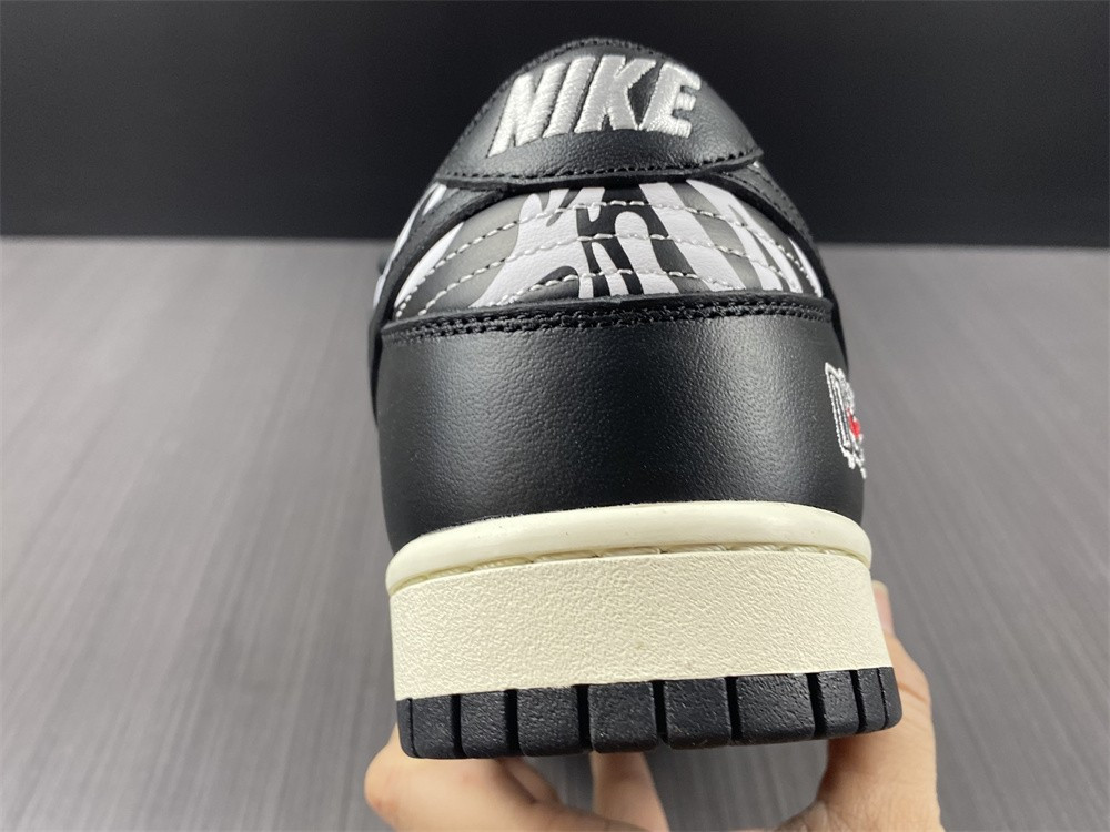 QUARTERSNACKS X NIKE DUNK LOW SB