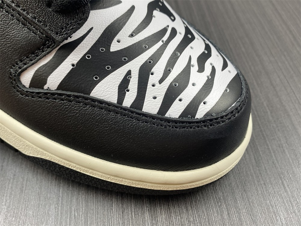 QUARTERSNACKS X NIKE DUNK LOW SB