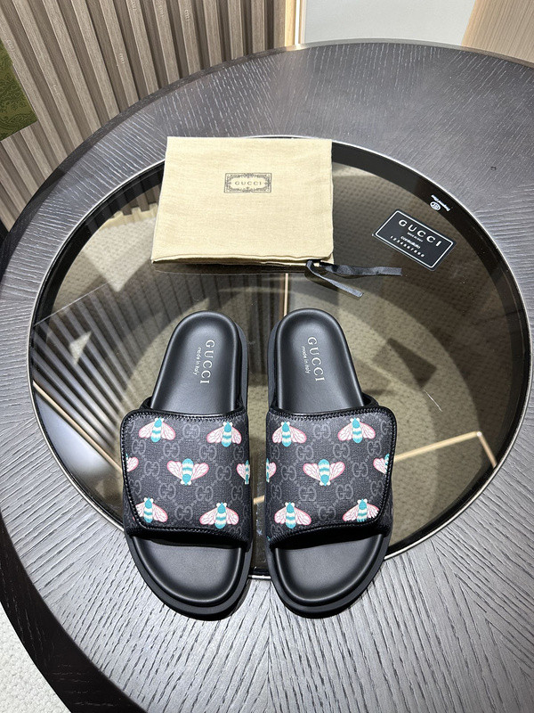 GUC LEATHER SLIDE