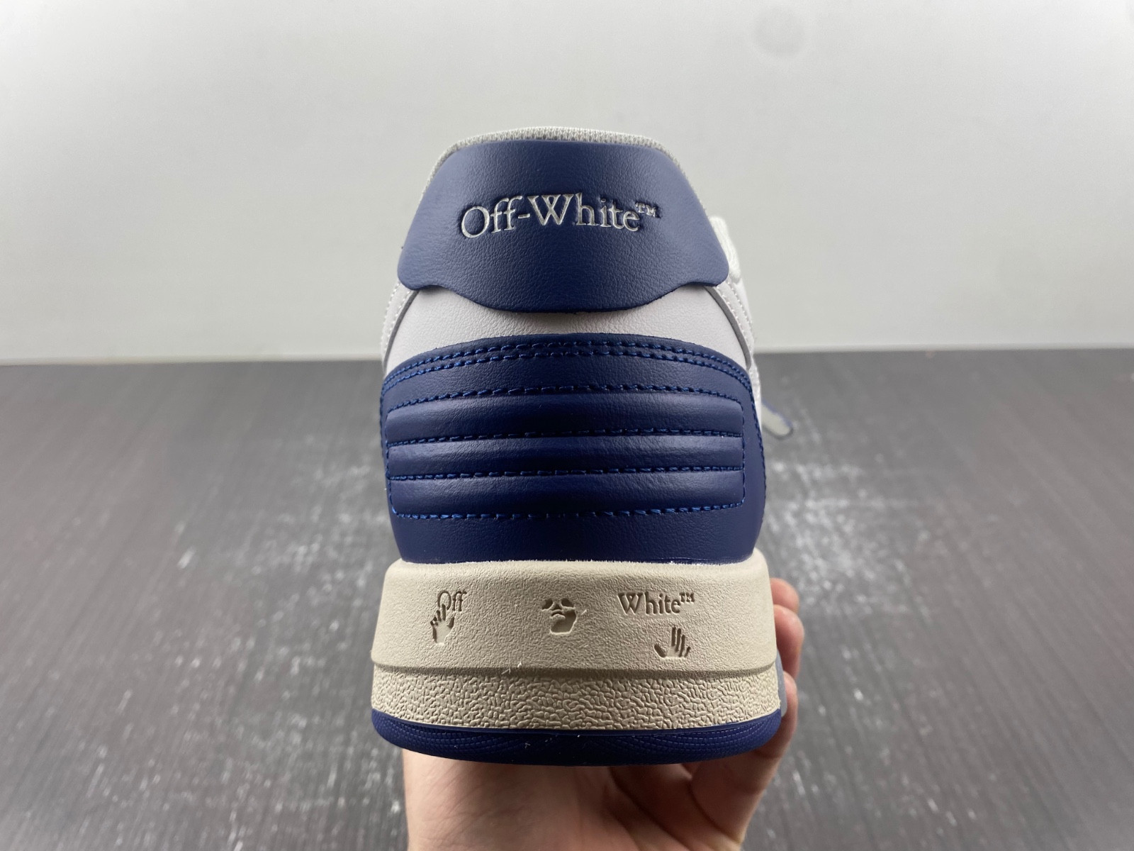 Off-White c/o Virgil Abloh