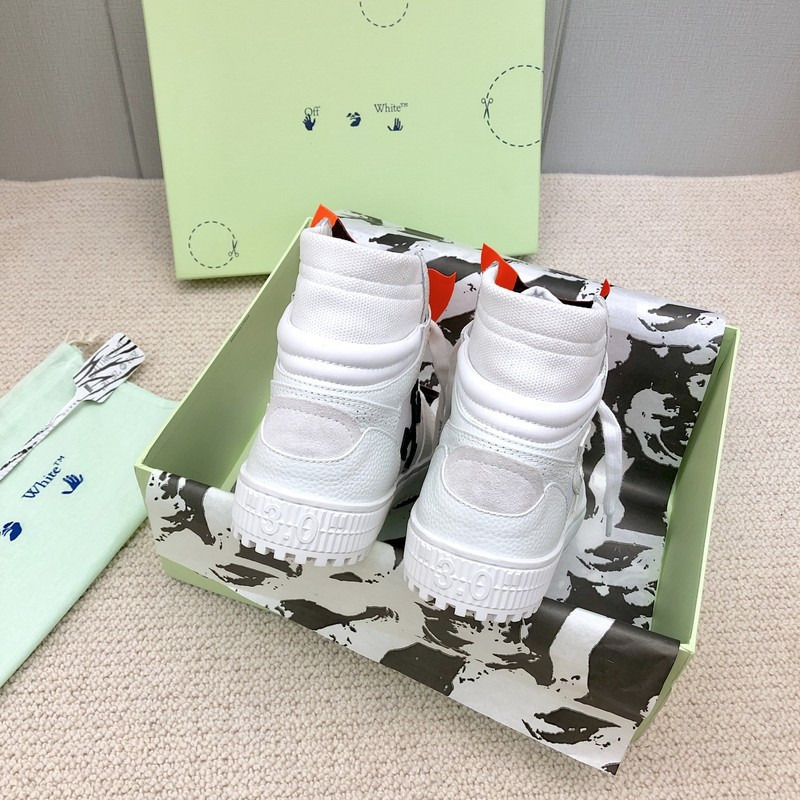 Off-White c/o Virgil Abloh
