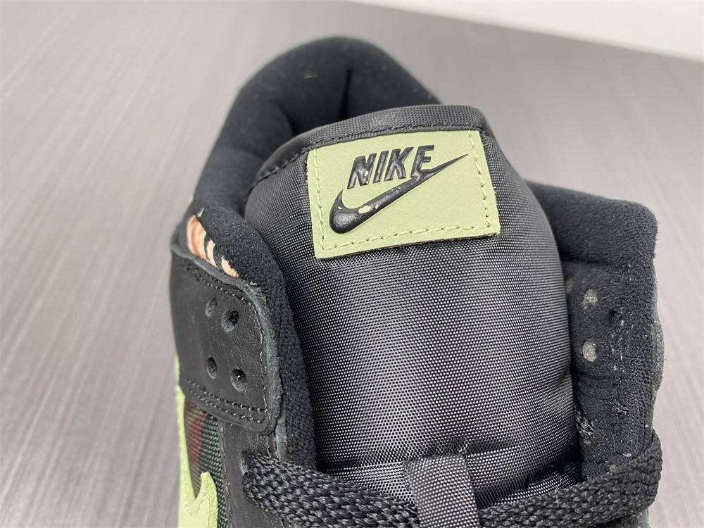 NIKE DUNK LOW SE