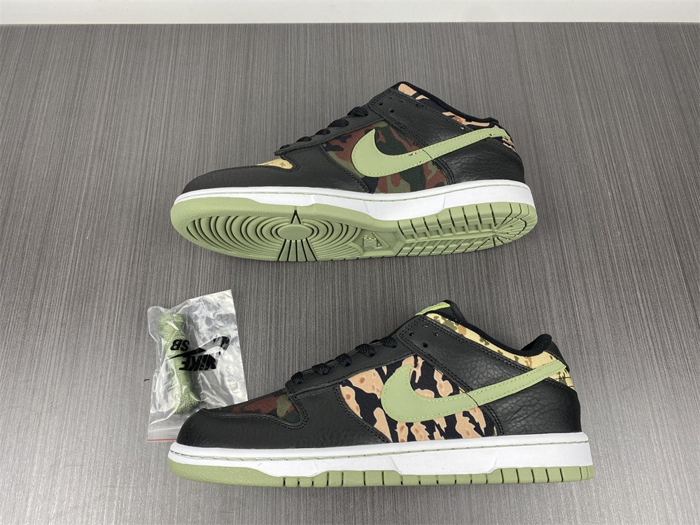 NIKE DUNK LOW SE