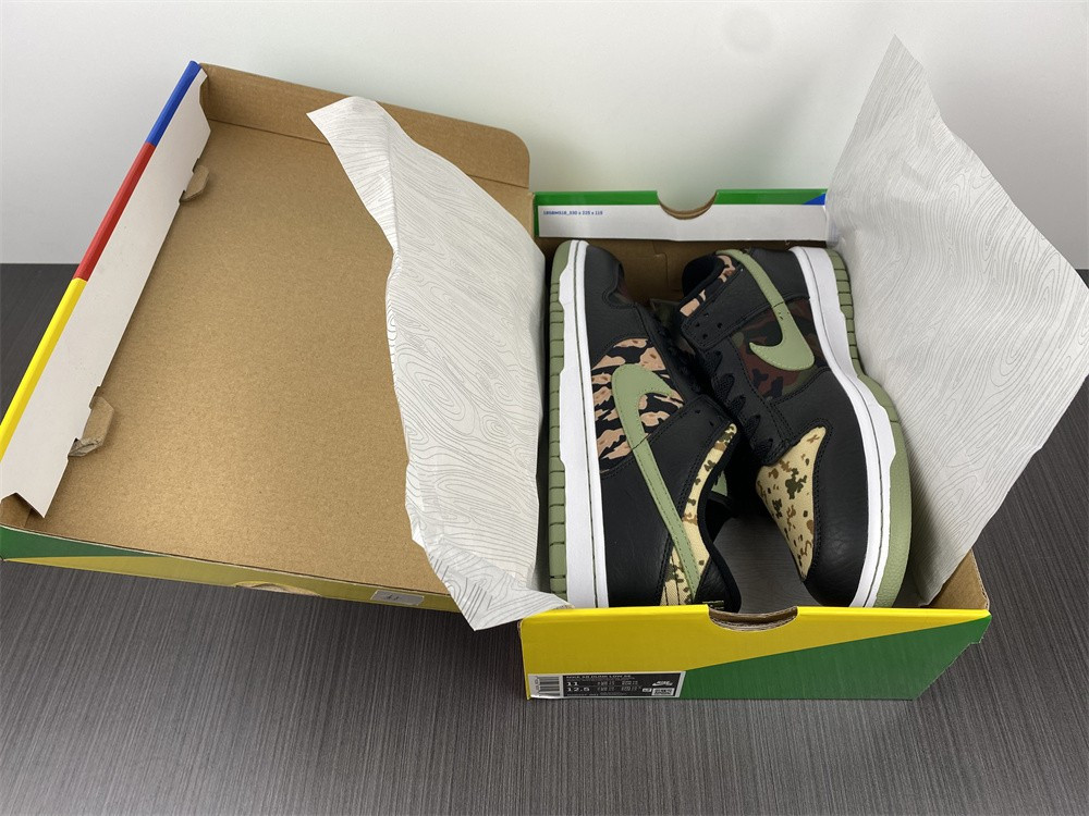 NIKE DUNK LOW SE