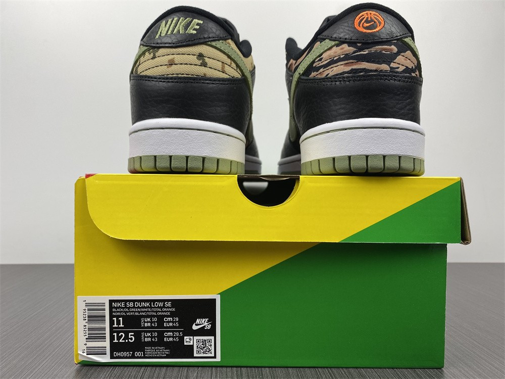 NIKE DUNK LOW SE