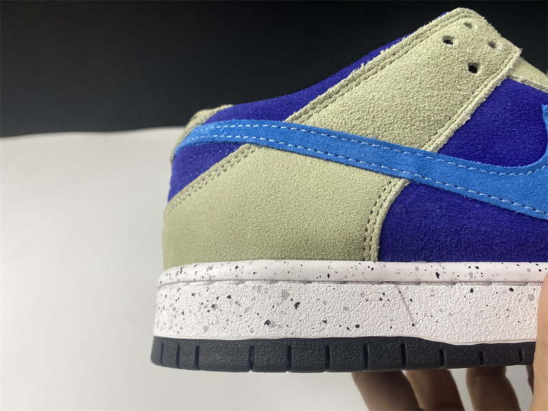 NIKE DUNK LOW SB CELADON BQ6817-301