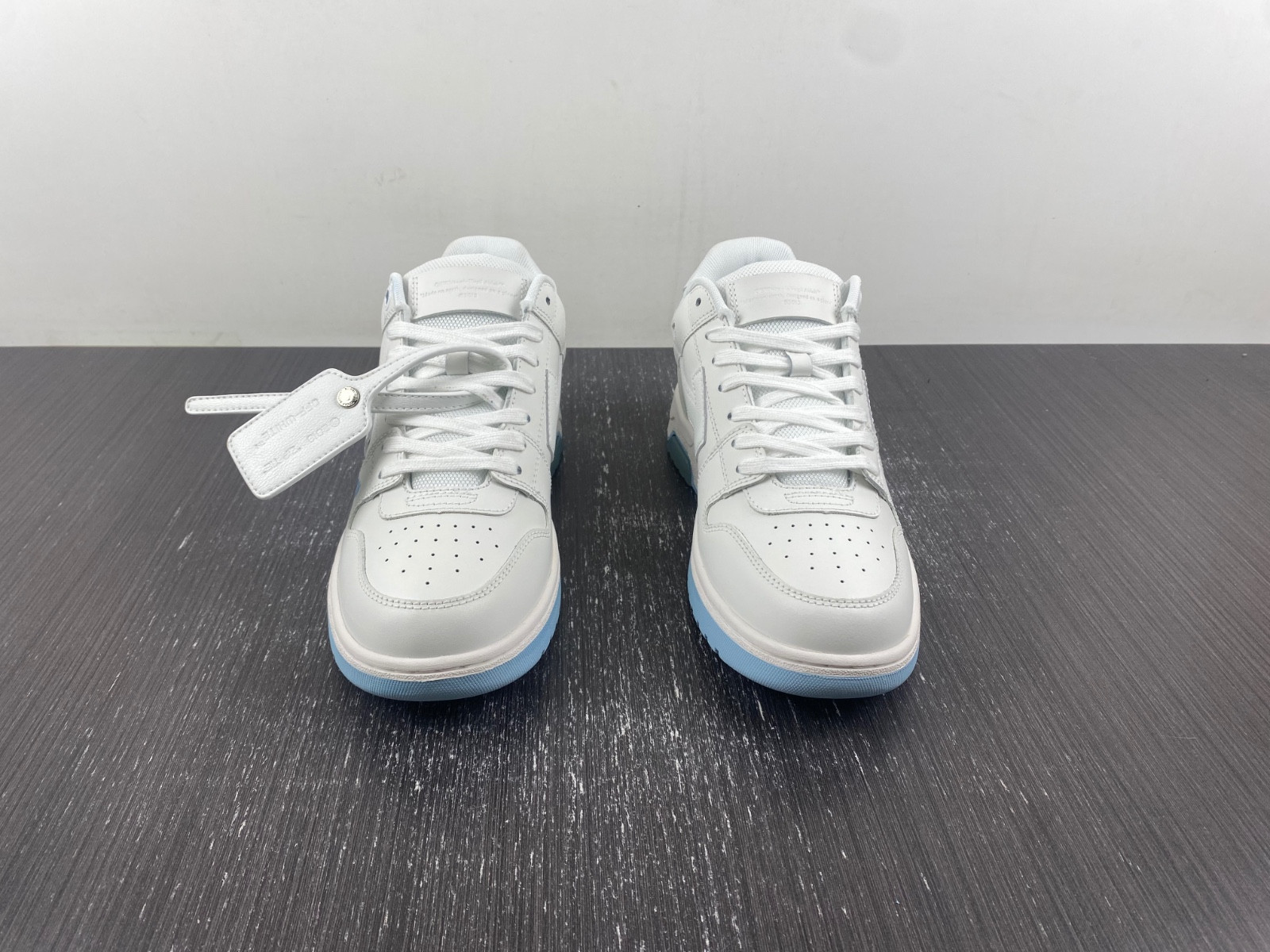 Off-White c/o Virgil Abloh