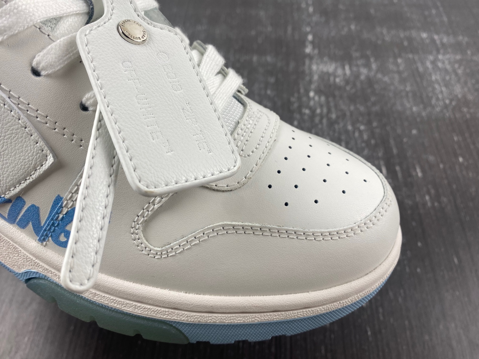 Off-White c/o Virgil Abloh
