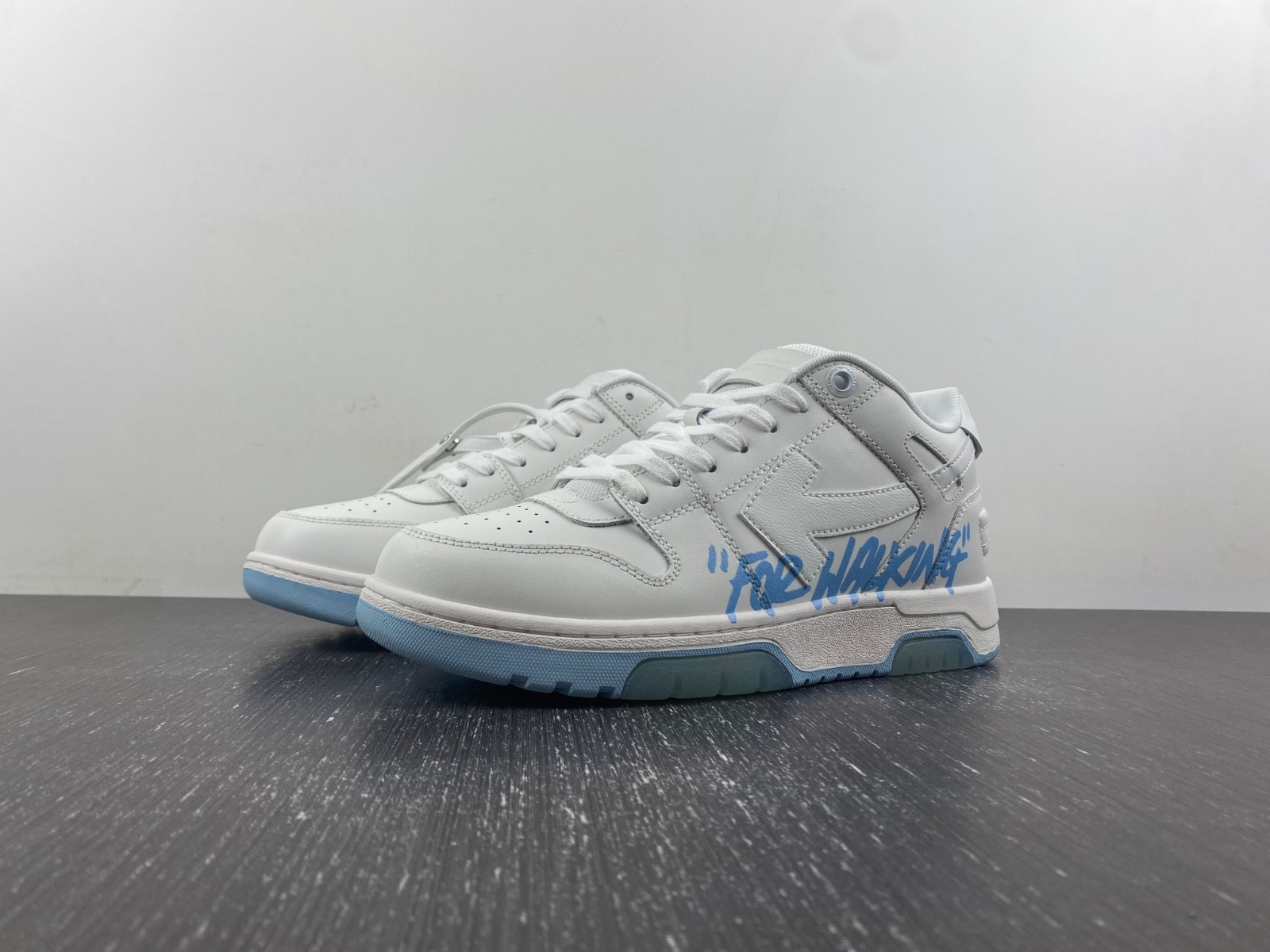 Off-White c/o Virgil Abloh
