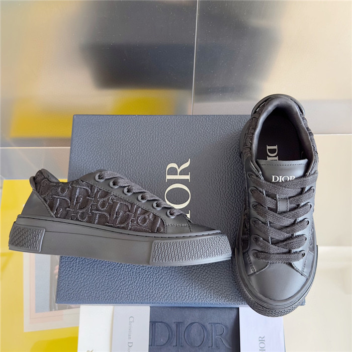 DR B33 SNEAKER