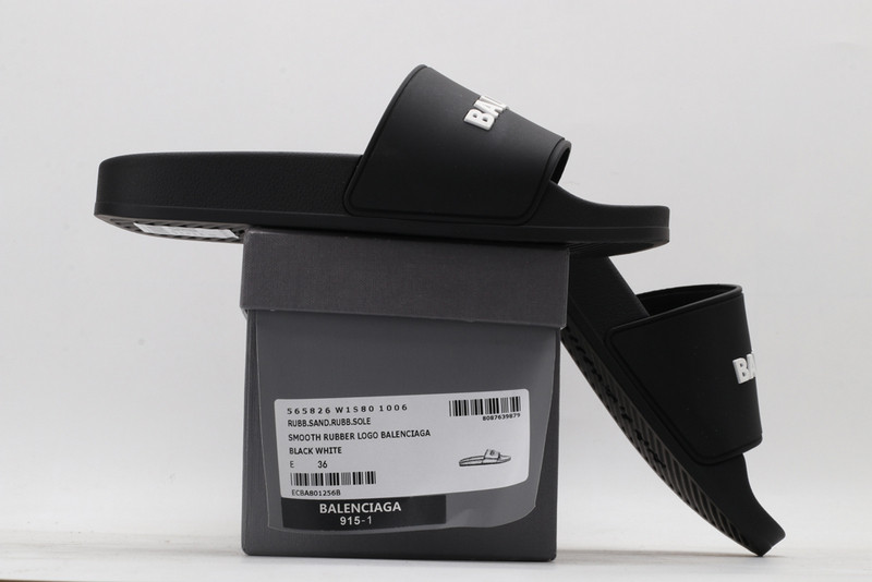 Ba*len*cia*ga black slides
