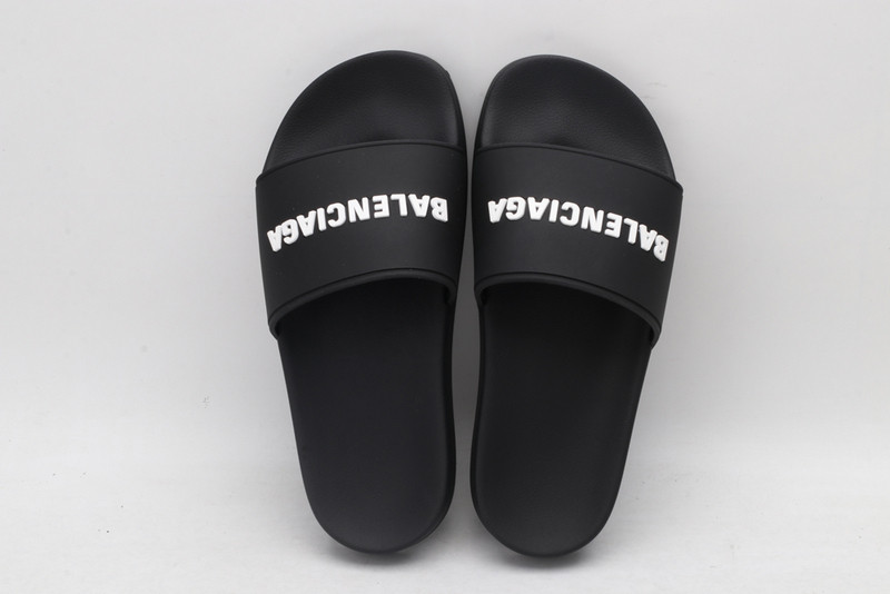Ba*len*cia*ga black slides