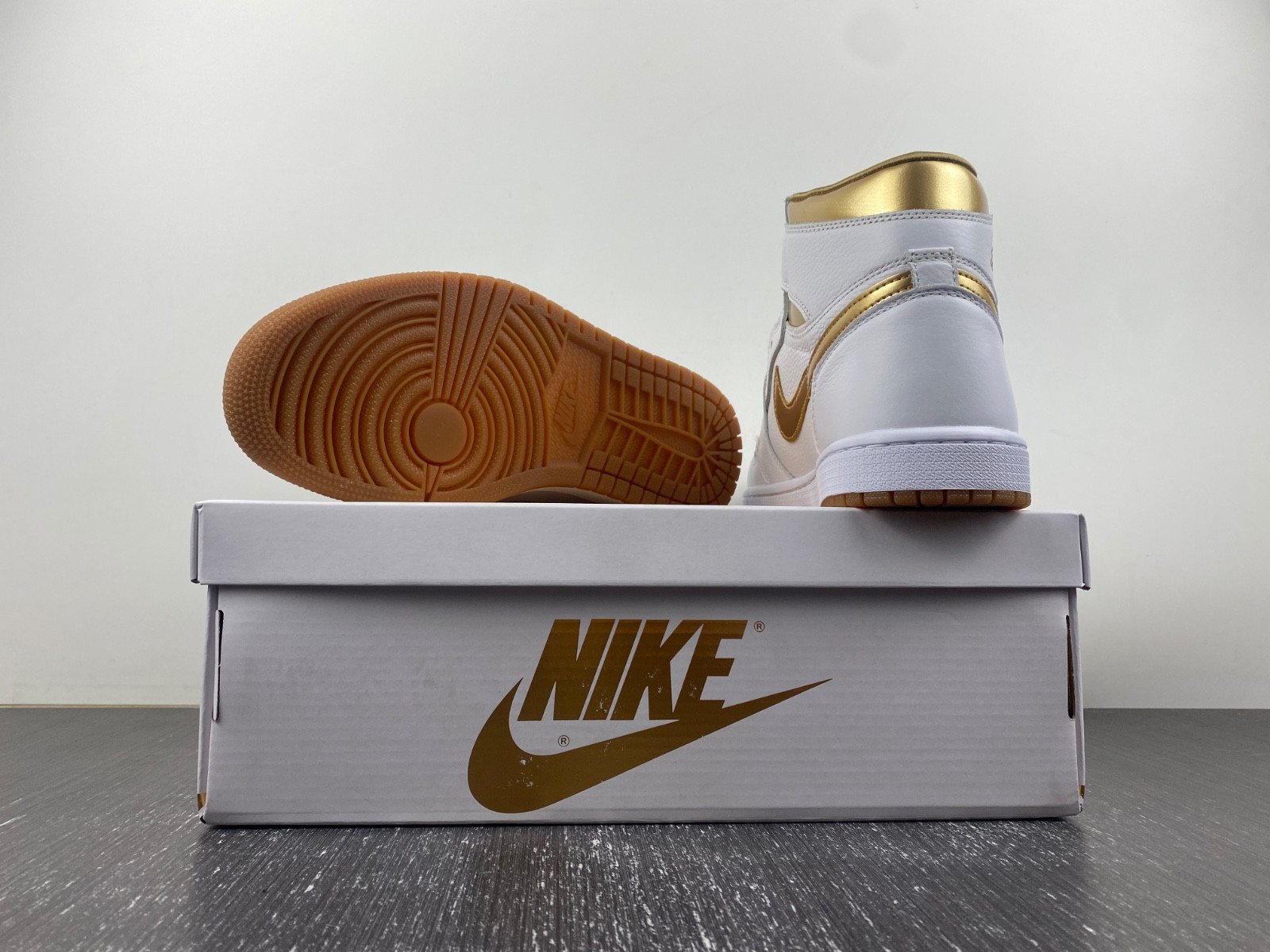 Air Jordan 1 Retro High OG FD2596-107
