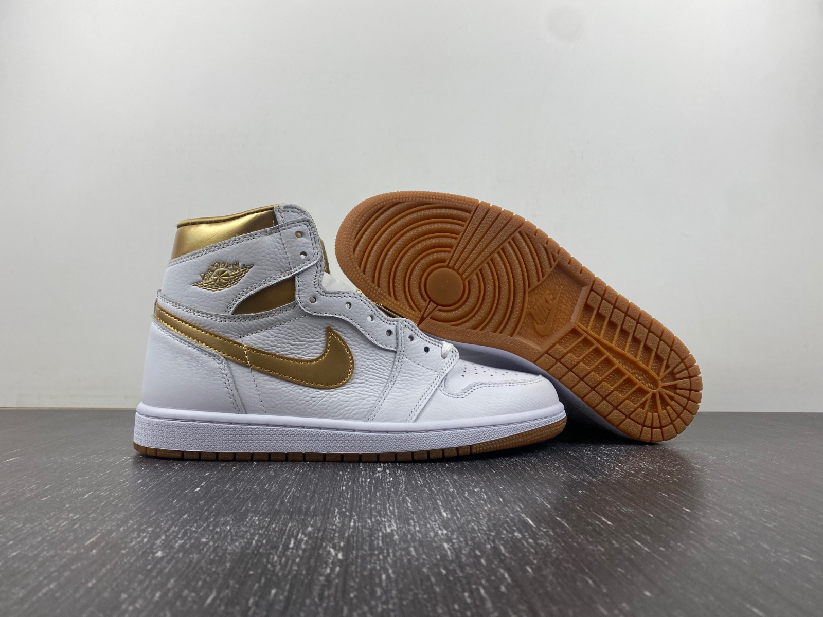 Air Jordan 1 Retro High OG FD2596-107