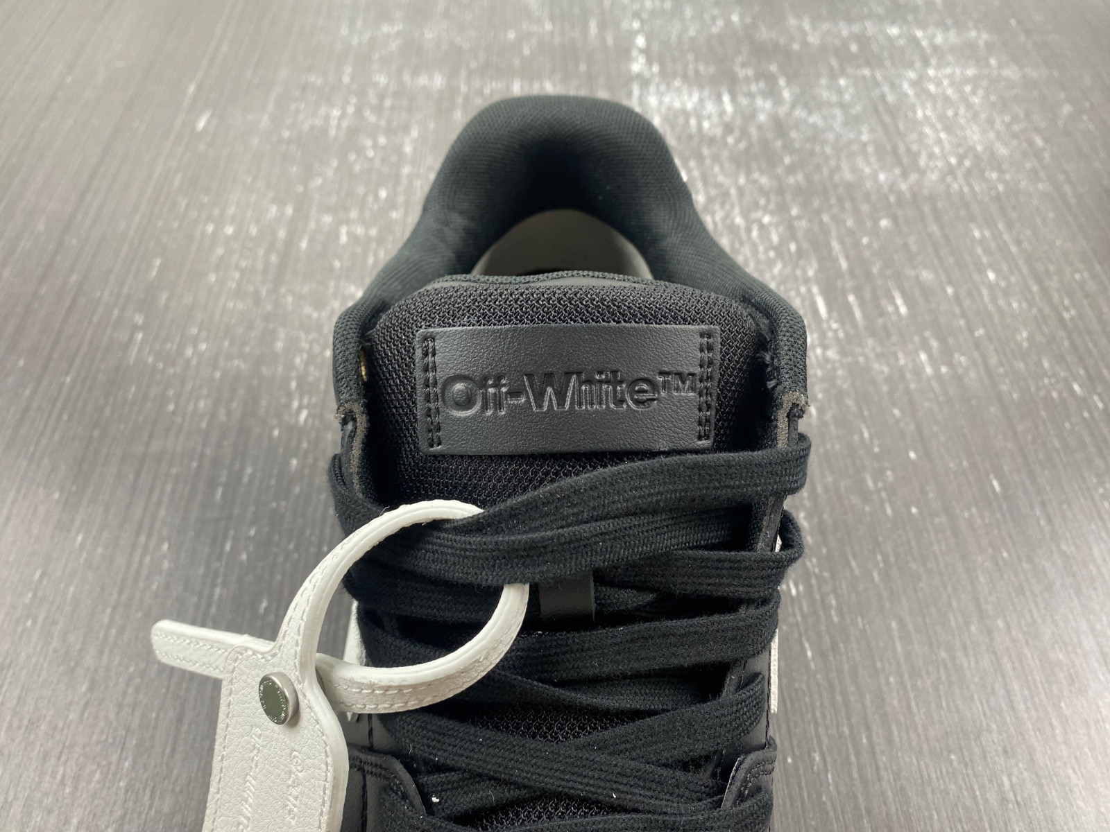 Off-White c/o Virgil Abloh