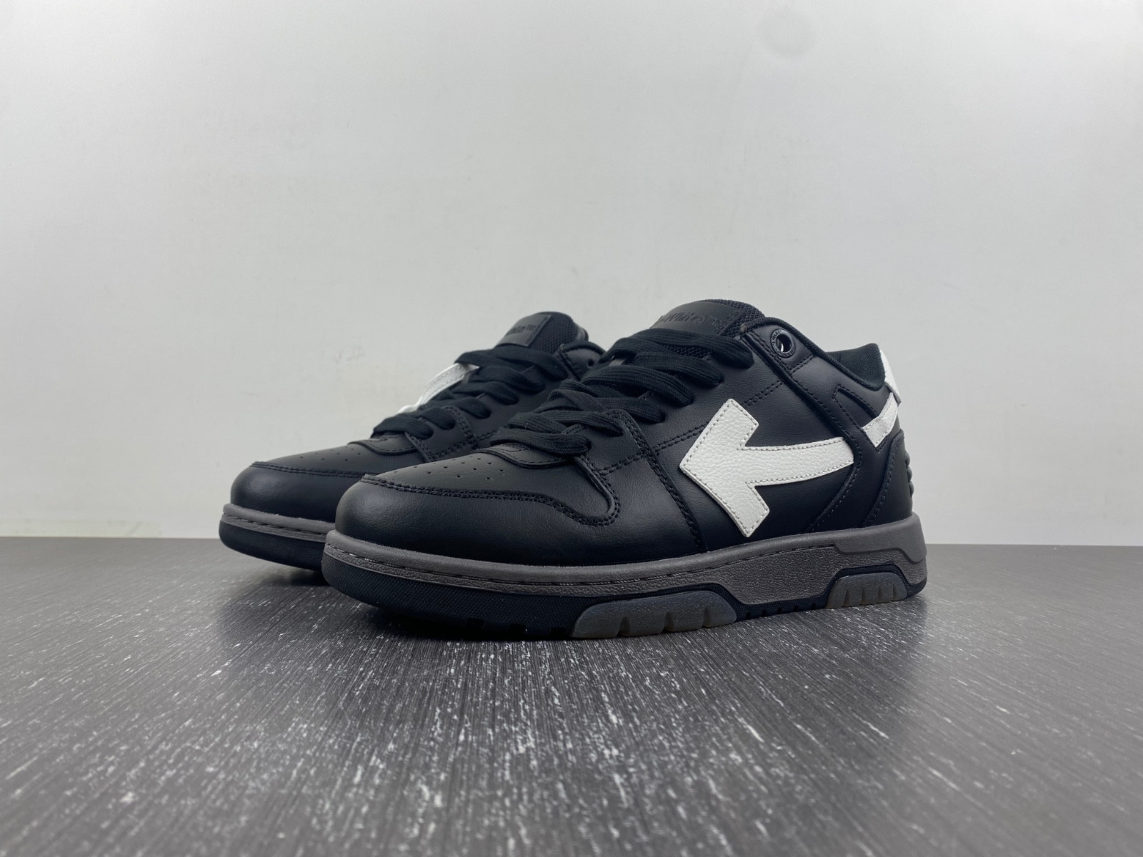 Off-White c/o Virgil Abloh