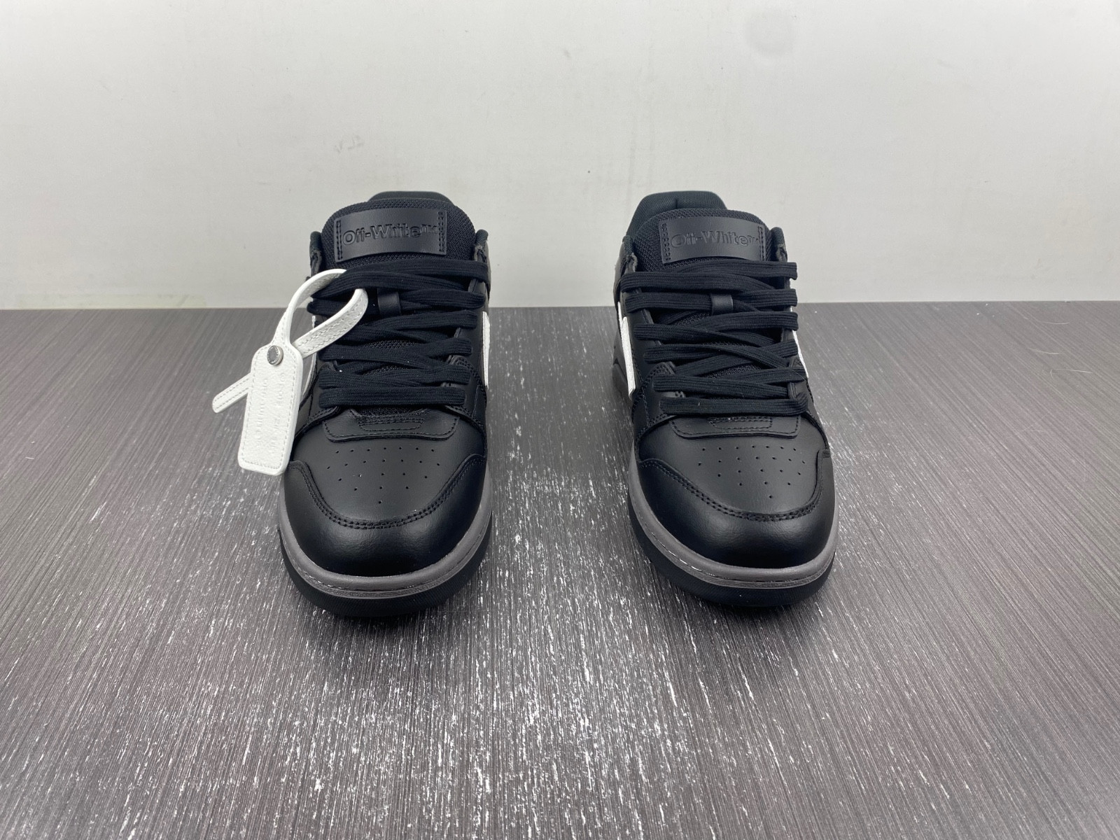 Off-White c/o Virgil Abloh