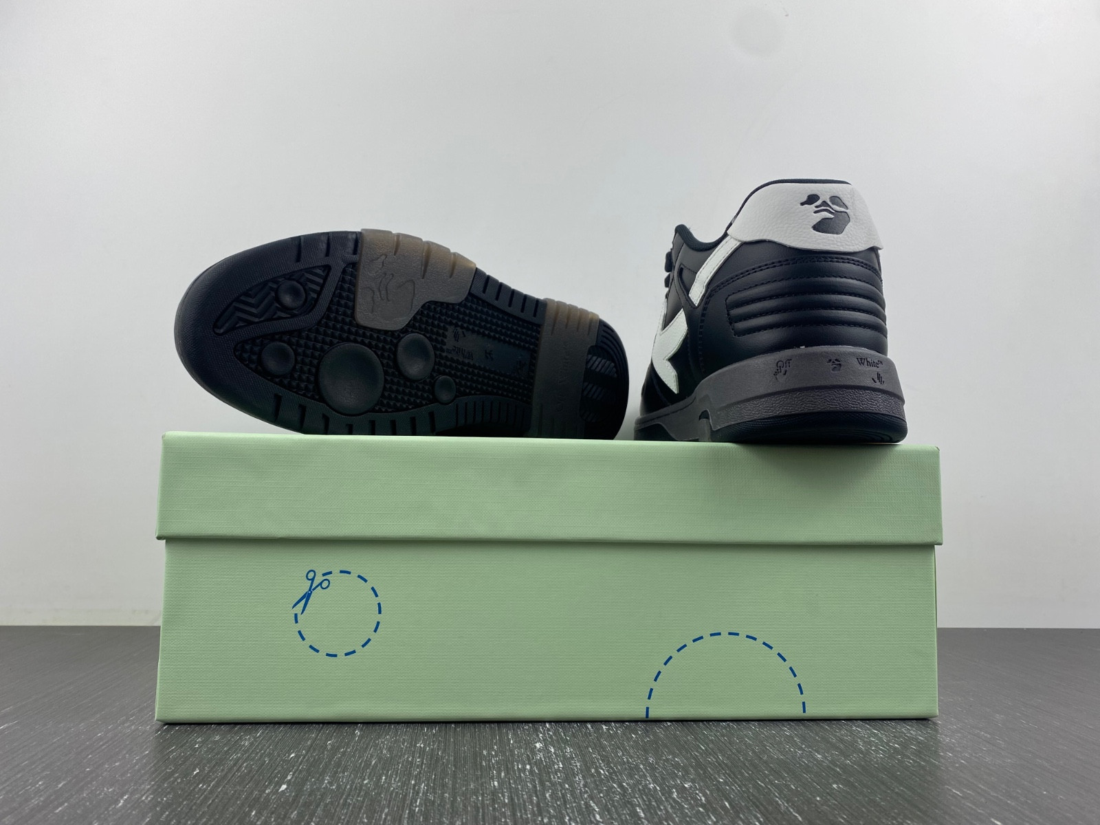 Off-White c/o Virgil Abloh