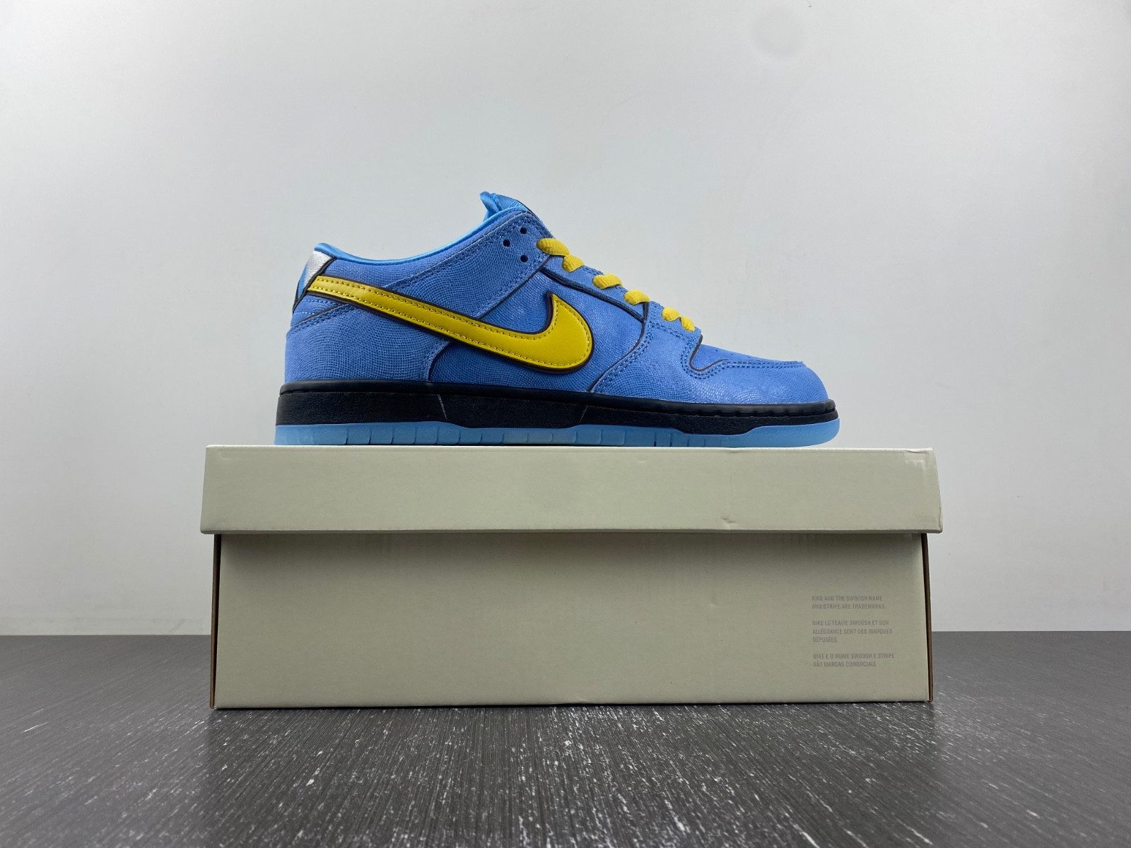Nike THE POWERPUFF GIRLS X DUNK LOW PRO SB QS 