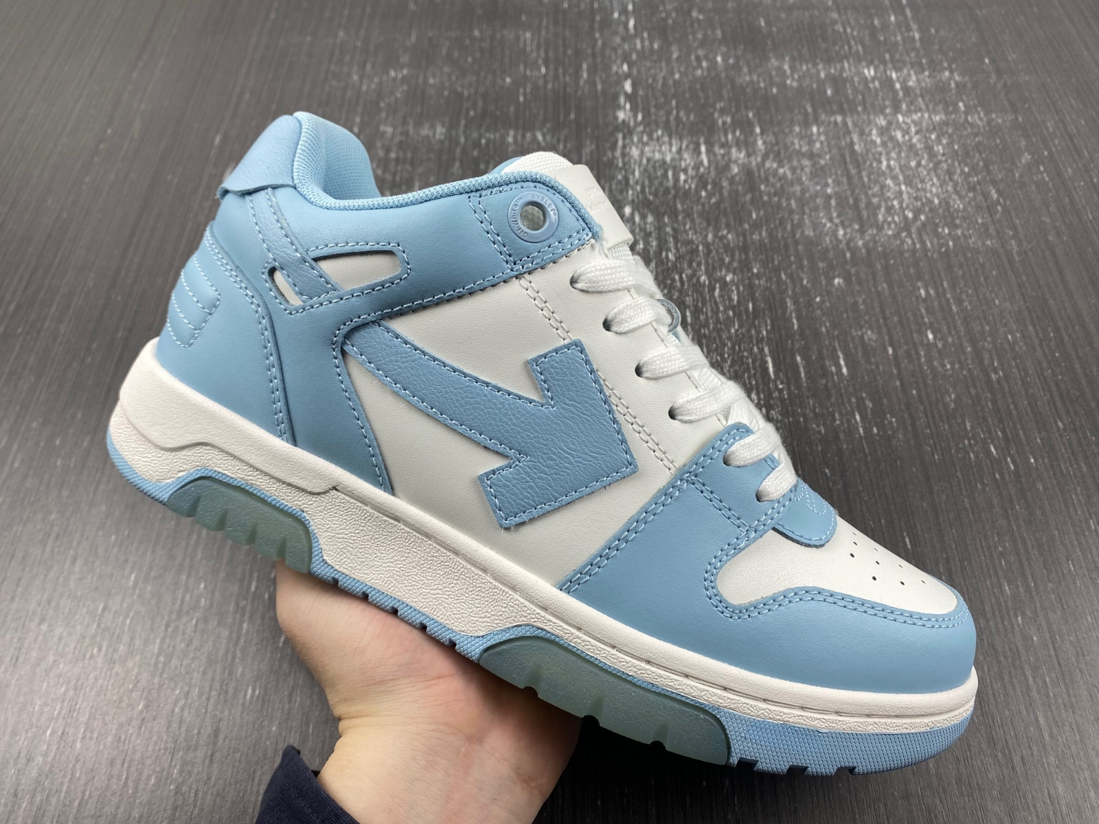 Off-White c/o Virgil Abloh