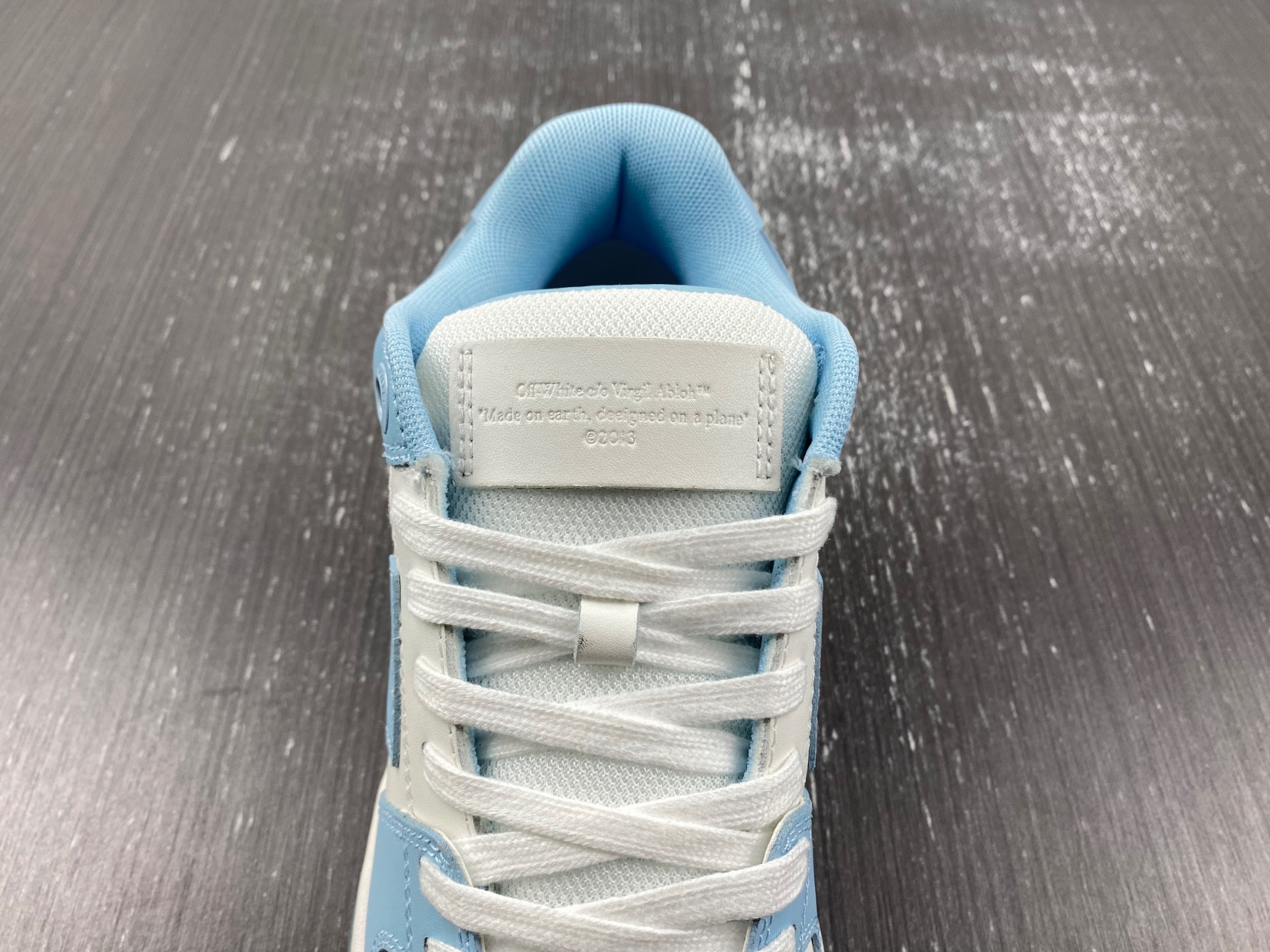 Off-White c/o Virgil Abloh