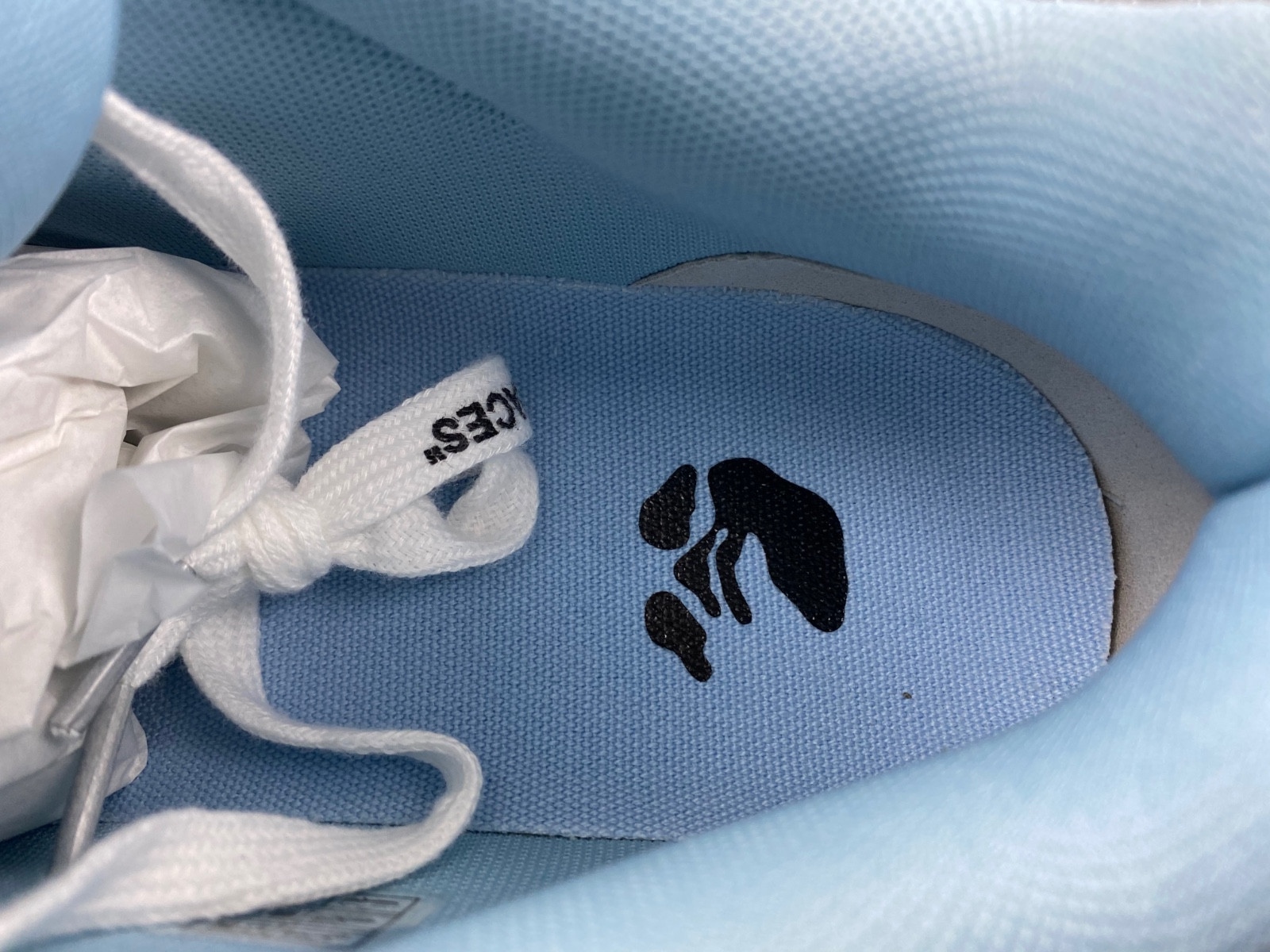 Off-White c/o Virgil Abloh