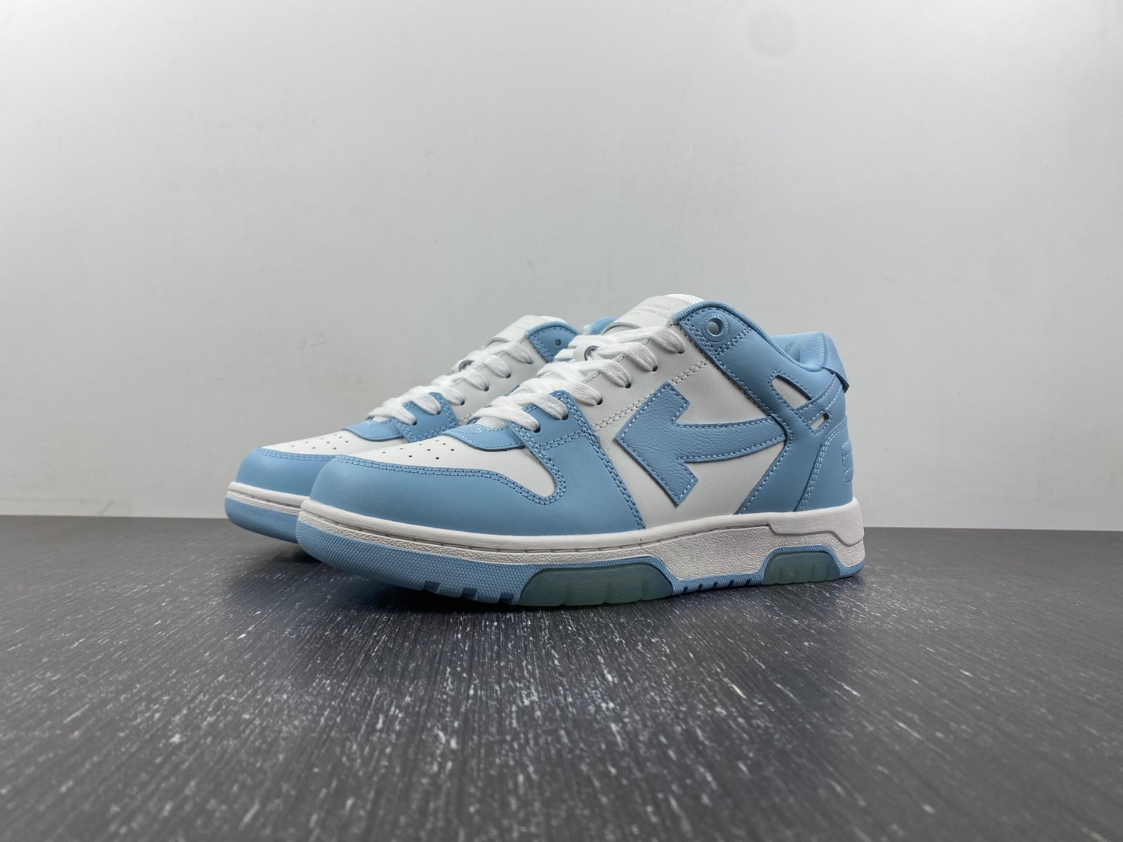 Off-White c/o Virgil Abloh