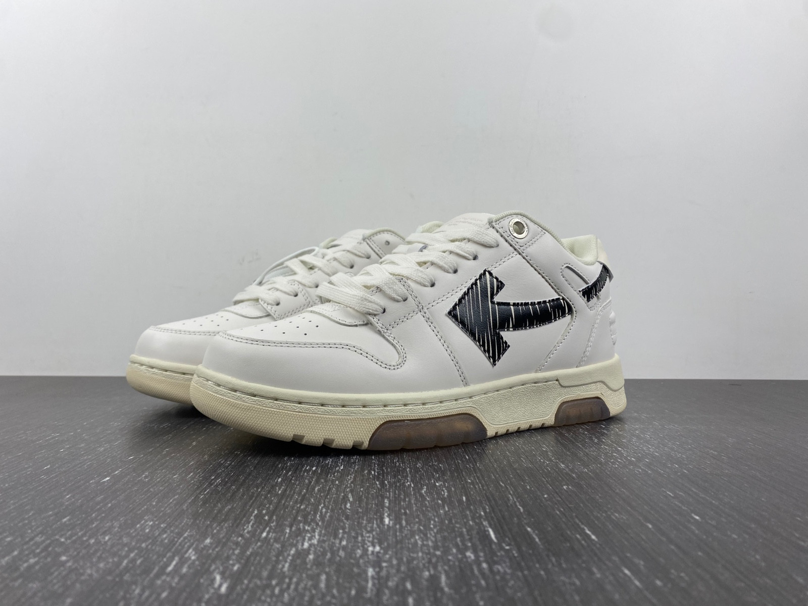 Off-White c/o Virgil Abloh