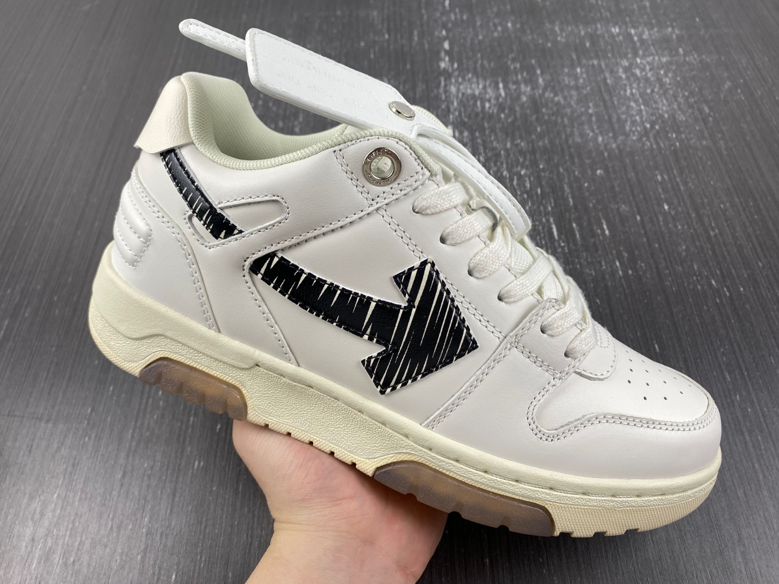 Off-White c/o Virgil Abloh