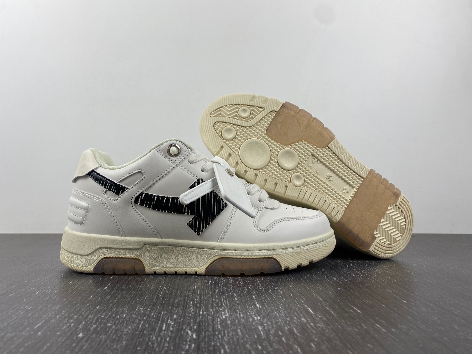 Off-White c/o Virgil Abloh