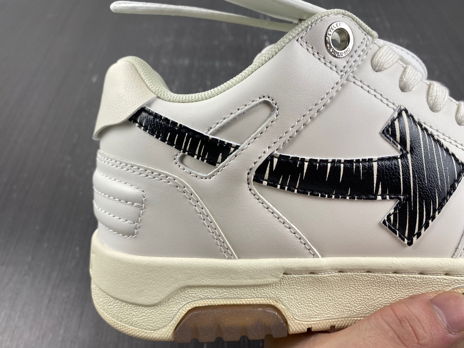 Off-White c/o Virgil Abloh