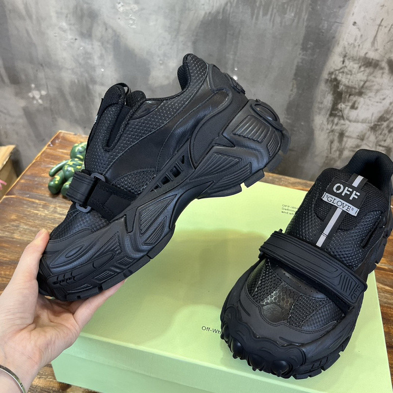 Glove Slip On in black