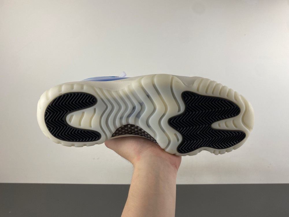 Air Jordan 11 Sail / Sport Royal Colorway IO8959-133