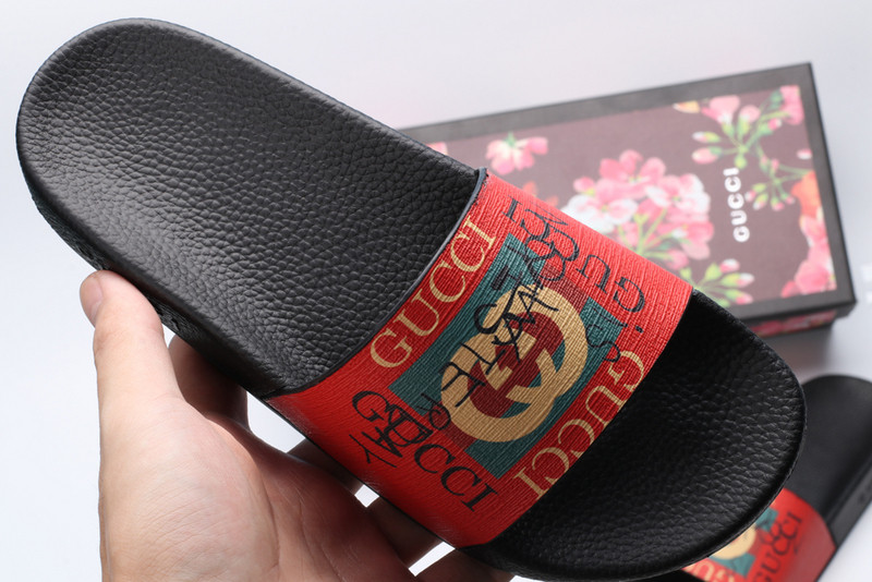 GUC LEATHER SLIDE