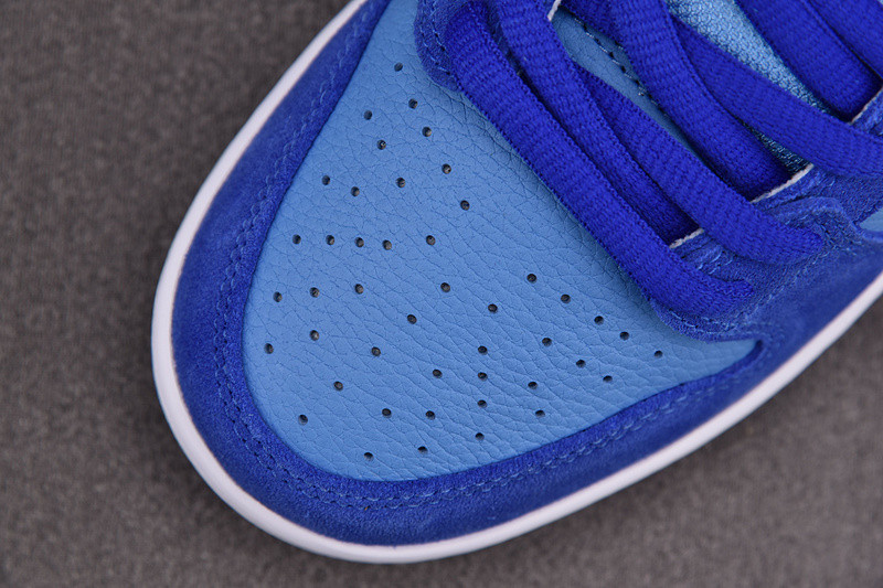 Nike SB Dunk Low Blue Raspberry DM0807-400
