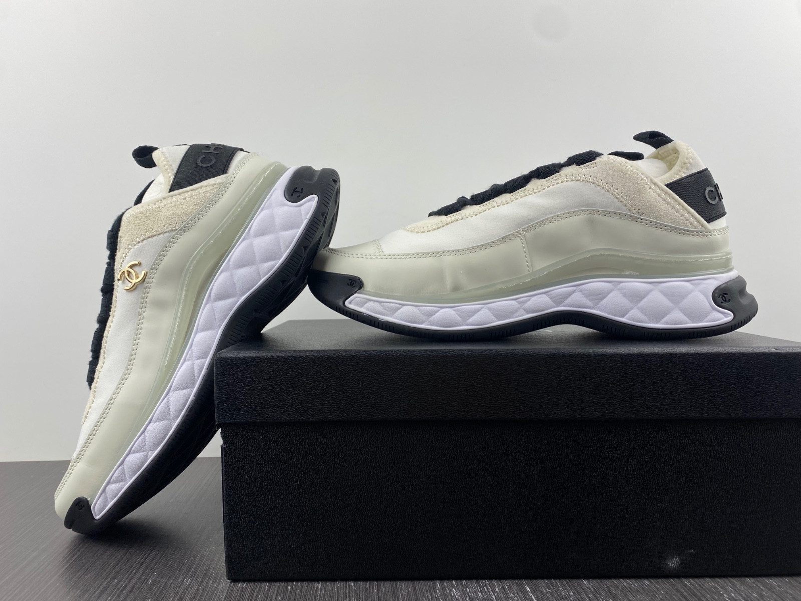 CHA_NEL SNEAKERS